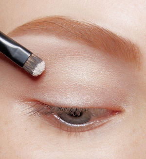 way to wear eye makeup